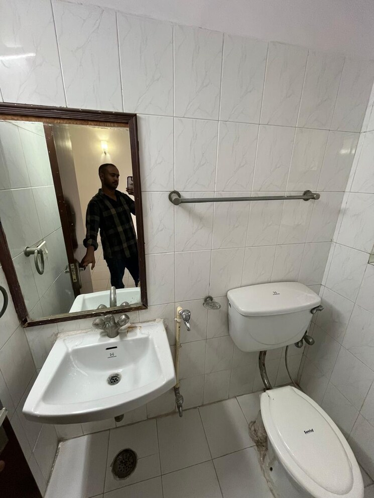 Bathroom, ansal-sushant-estate 3.5 Bedroom 1650 Sq.Ft. Apartment In Sector 52 Gurgaon 8835863