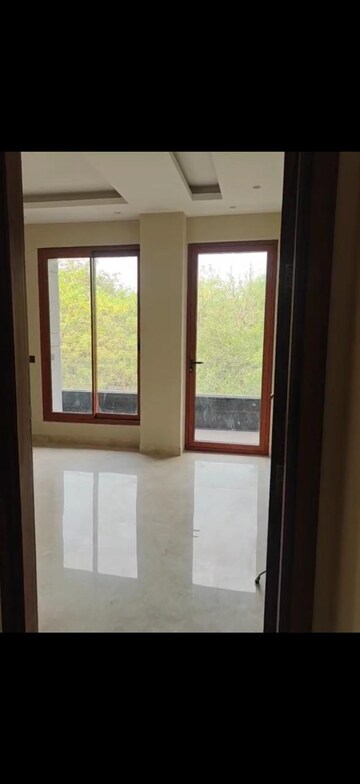 Room in 3 BHK Builder Floor at Lajpat Nagar Iii – for Rent