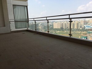 Room in 4 BHK Apartment at M3M Golf Estate, Sector 65 – for Sale