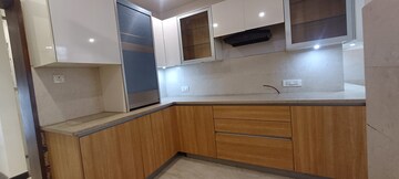 Kitchen in 3 BHK Builder Floor at Ardee Mall, Sector 52 – for Rent