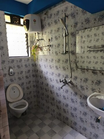 Bathroom in 4 BHK Villa at Porvorim – for Rent