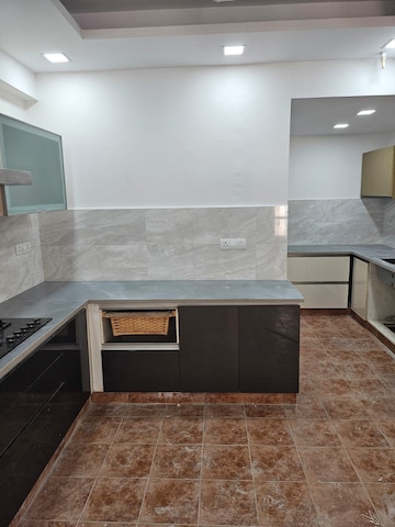 Kitchen in 3 BHK Builder Floor at Ardee Mall, Sector 52 – for Rent