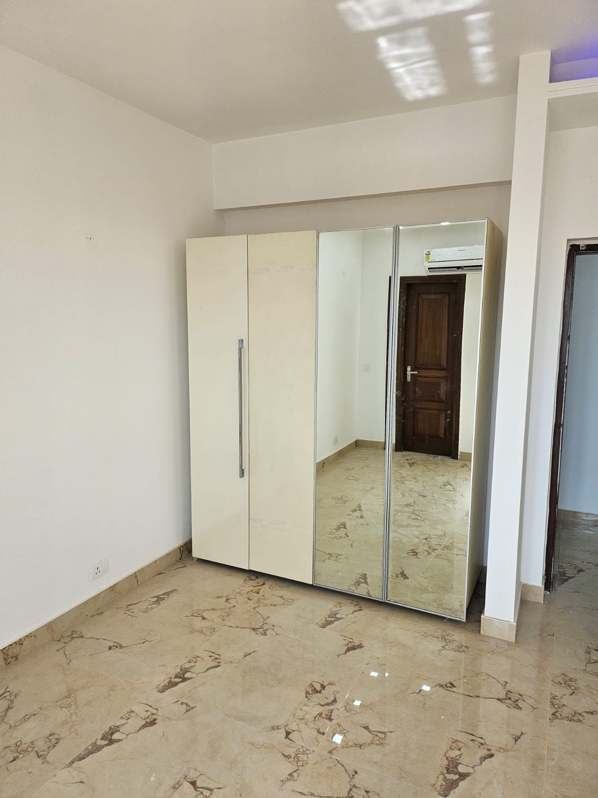 3 BHK + Servant Room Builder Floor For Rent in Ardee Mall