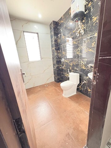 Bathroom in 3 BHK Builder Floor at Ardee Mall, Sector 52 – for Rent