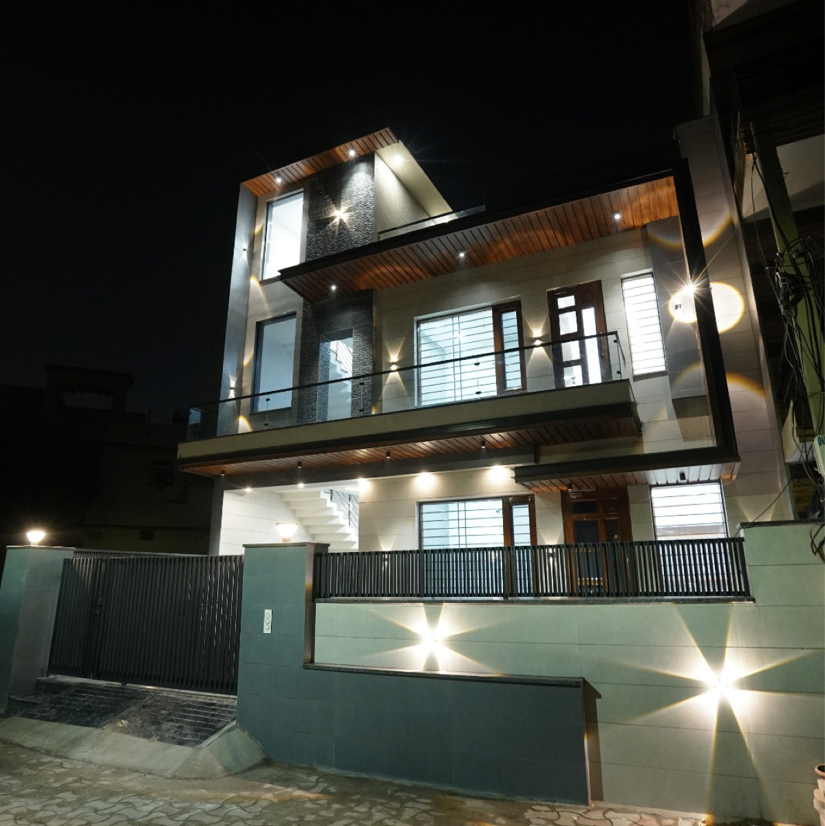 6 BHK Independent House For Sale in Aks Colony