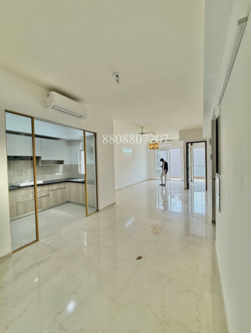 Room in 3 BHK Builder Floor at Smart World Orchard, Sector 61 – for Sale