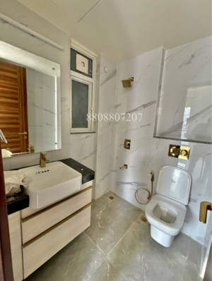 Bathroom in 3 BHK Builder Floor at Smart World Orchard, Sector 61 – for Sale