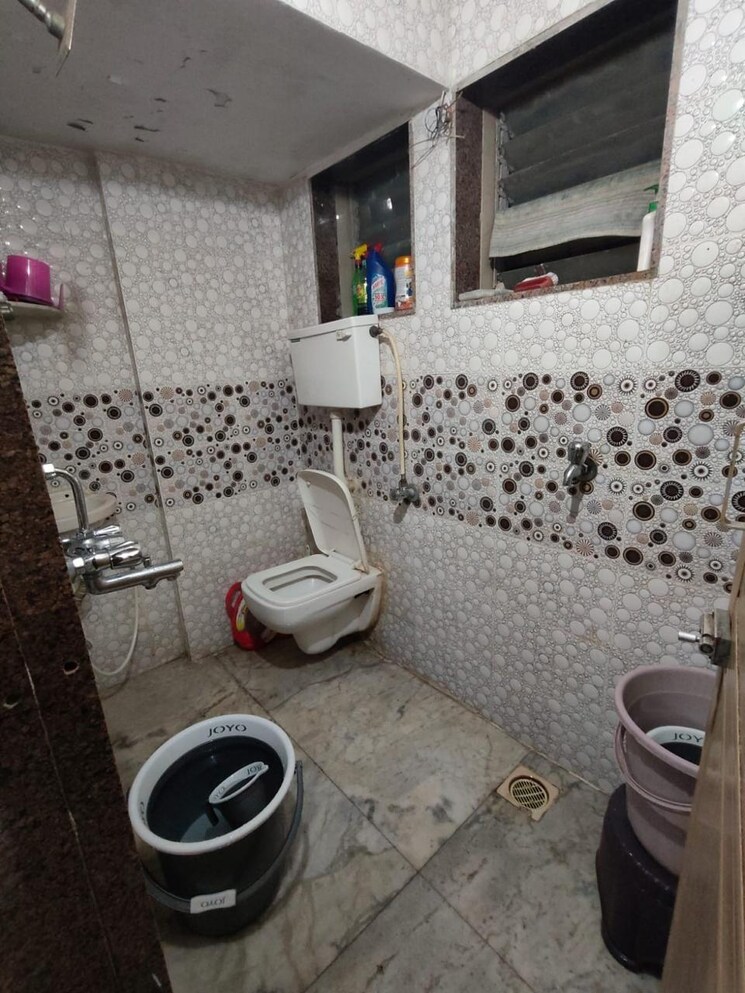 Bathroom, silver-castle-andheri-east 1 RK 300 Sq.Ft. Apartment In Andheri East Mumbai 8835942