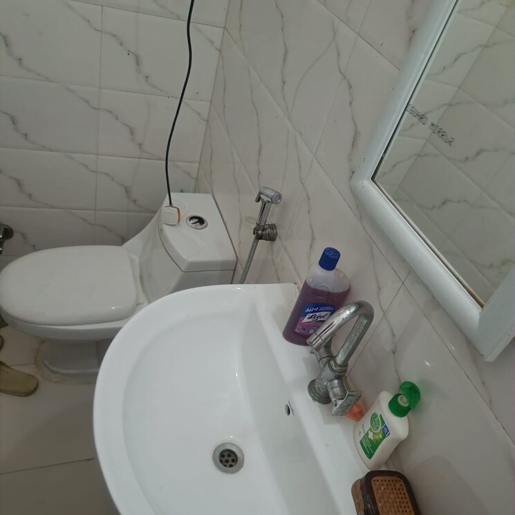 Bathroom, neb sarai 2 Bedroom 900 Sq.Ft. Builder Floor In Neb Sarai Delhi 8835962