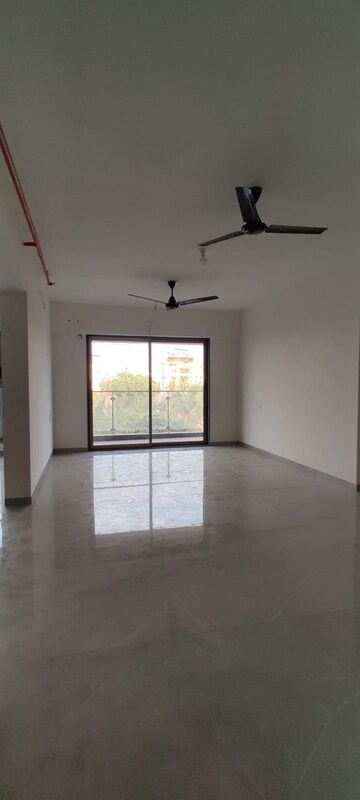 Room in 2 BHK Apartment at Hubtown Seasons, Chembur – for Rent