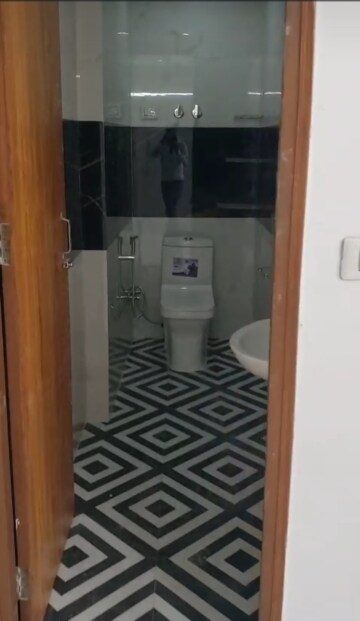 Bathroom in 1 BHK Builder Floor at Lajpat Nagar 4 – for Rent