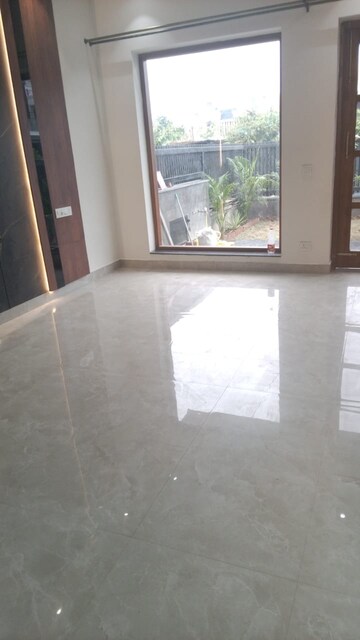 2 BHK Builder Floor For Rent in Shashi Garden