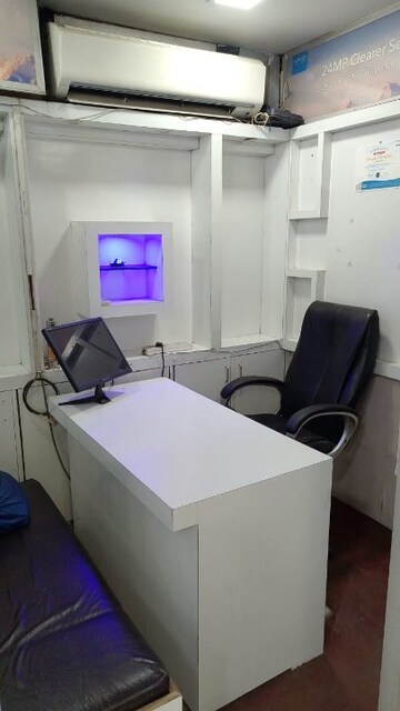 Team Area in  Shop at Hazratganj – for Sale