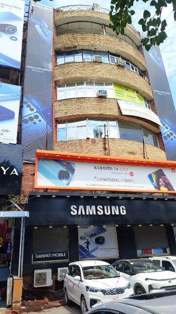  Shop For Sale in Hazratganj