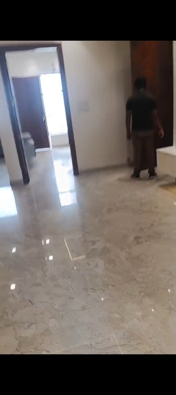 Room in 3 BHK Builder Floor at RPS Palm Drive, Sector 88 – for Rent
