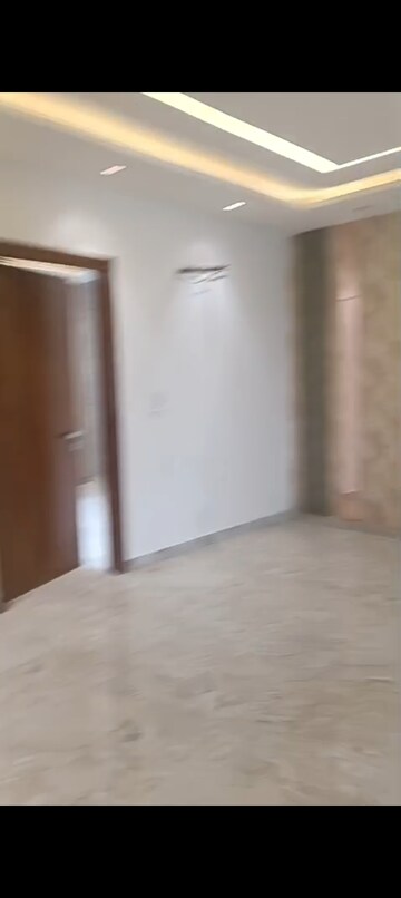 Room in 3 BHK Builder Floor at RPS Palm Drive, Sector 88 – for Rent