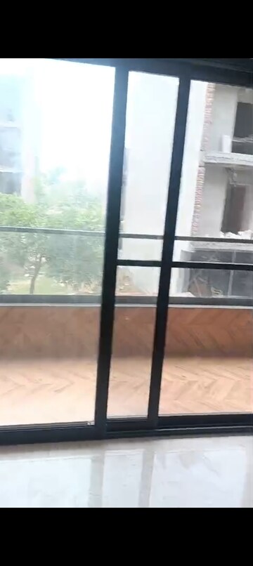 Room in 3 BHK Builder Floor at RPS Palm Drive, Sector 88 – for Rent
