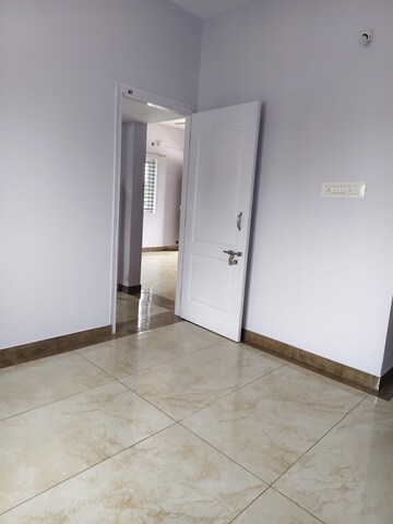 Room in 2 BHK Builder Floor at Halasuru – for Rent