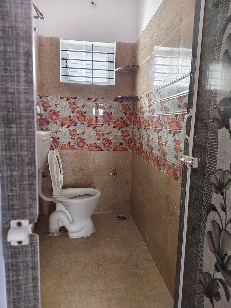 Bathroom, halasuru 2 Bedroom 900 Sq.Ft. Builder Floor In Halasuru Bangalore 8836076