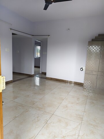 Room in 2 BHK Builder Floor at Halasuru – for Rent