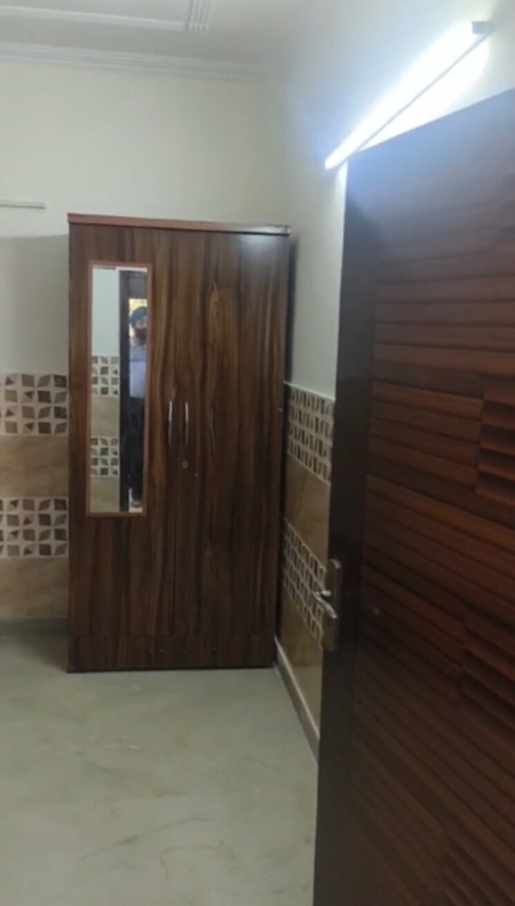 Room, lajpat nagar 4 2 Bedroom 800 Sq.Ft. Builder Floor In Lajpat Nagar 4 Delhi 8836156