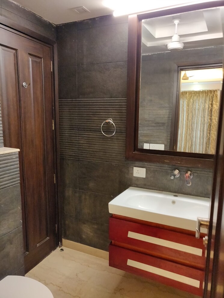 Attached Bathroom, panchsheel enclave 4 Bedroom 350 Sq.Yd. Builder Floor In Panchsheel Enclave Delhi 8836178