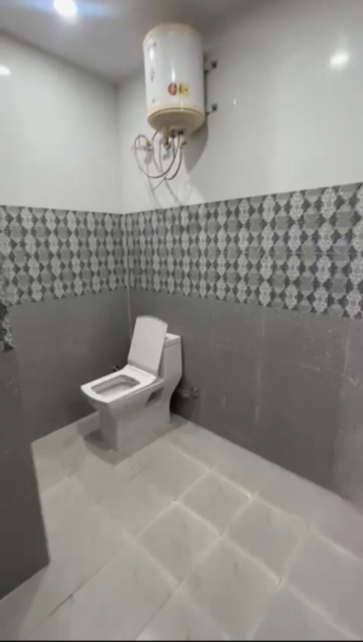 Bathroom, lajpat nagar 4 1 Bedroom 450 Sq.Ft. Builder Floor In Lajpat Nagar 4 Delhi 8836215