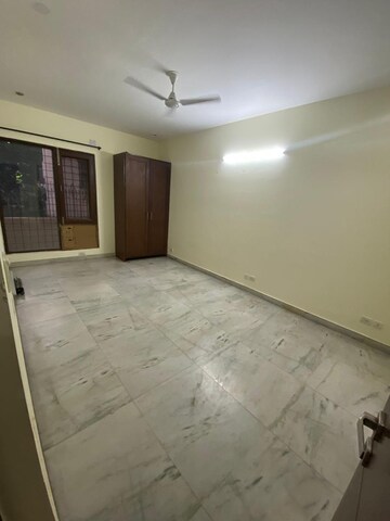 Room in 3 BHK Builder Floor at Sushant Lok I – for Rent