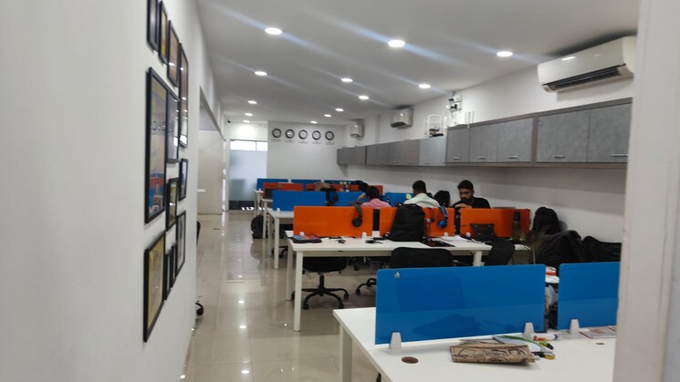 Team Area, dlh-park Commercial Office Space 1500 Sq.Ft. In Malad West Mumbai 8836239