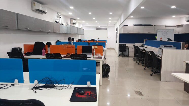 Team Area, dlh-park Commercial Office Space 1500 Sq.Ft. In Malad West Mumbai 8836239
