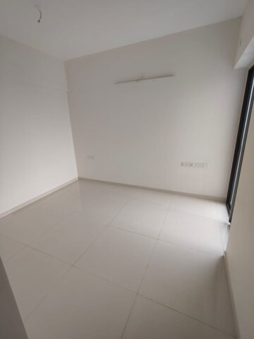 Room in 2.5 BHK Apartment at Rustomjee Summit, Borivali East – for Rent