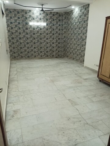Room in 2 BHK Builder Floor at Rajouri Garden – for Rent