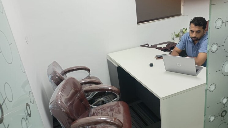 Team Area, sector 63 Commercial Office Space 1900 Sq.Ft. In Sector 63 Noida 8836601