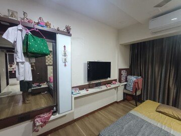 Bedroom in 2 BHK Apartment at Seema CHS Chembur, Chembur – for Rent
