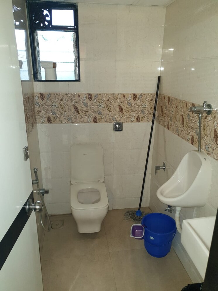 Washroom, acme-plaza Commercial Office Space 850 Sq.Ft. In Andheri East Mumbai 8836496