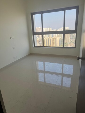 Room in 2 BHK Apartment at Kalpataru Paramount, Kapur Bawdi – for Sale
