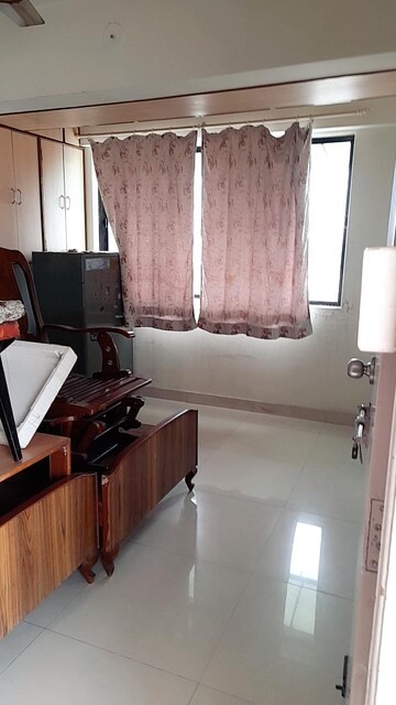 Room in 3 BHK Apartment at Merlin X, Tangra – for Sale