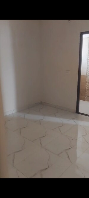Room in 2 BHK Apartment at Omaxe Waterscapes, Gomti Nagar – for Sale