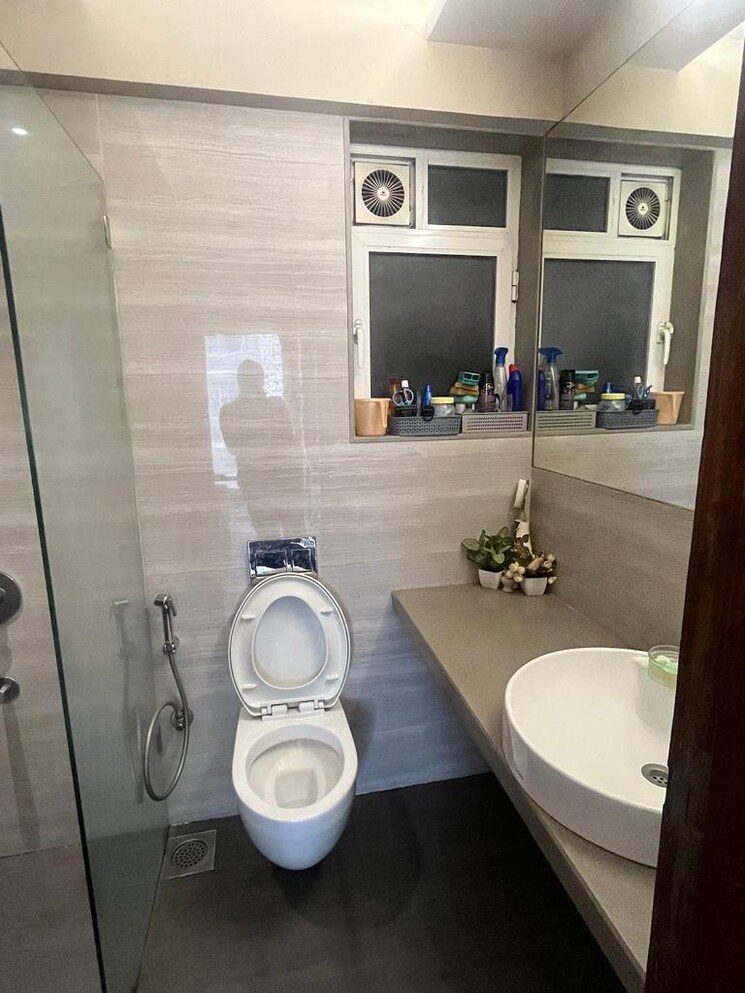 Attached Bathroom, andheri west 3 Bedroom 900 Sq.Ft. Apartment In Andheri West Mumbai 8836651