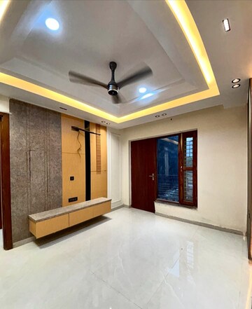 Room in 3 BHK Builder Floor at BPTP Park Central, Sector 85 – for Sale