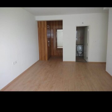 Room in 2.5 BHK Apartment at Mantri Lithos, Thanisandra – for Rent