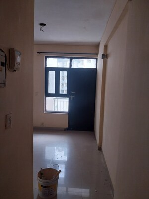 Room in 2.5 BHK Apartment at Mahagun Mahagunpuram II, Lal Kuan – for Sale