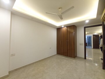 Room in 3 BHK Builder Floor at Vasant Kunj – for Rent