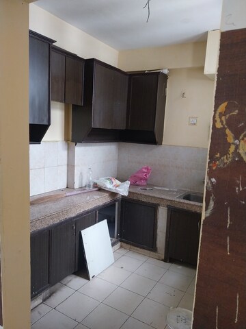 Furnished Amenities in 2.5 BHK Apartment at Mahagun Mahagunpuram II, Lal Kuan – for Sale