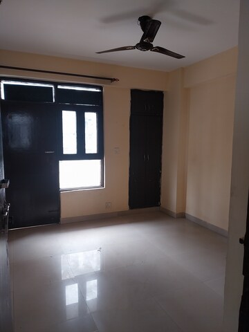 Furnished Amenities in 2.5 BHK Apartment at Mahagun Mahagunpuram II, Lal Kuan – for Sale