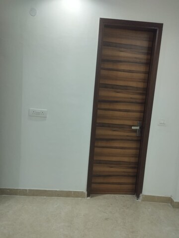 Room in 1 BHK Builder Floor at Saket – for Rent