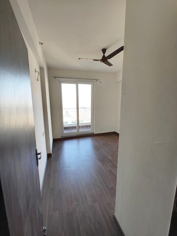 Room in 3 BHK Apartment at Puri Vip Floors, Sector 81 – for Rent