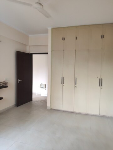Room in 3.5 BHK Apartment at The Legend One, Sector 57 – for Rent