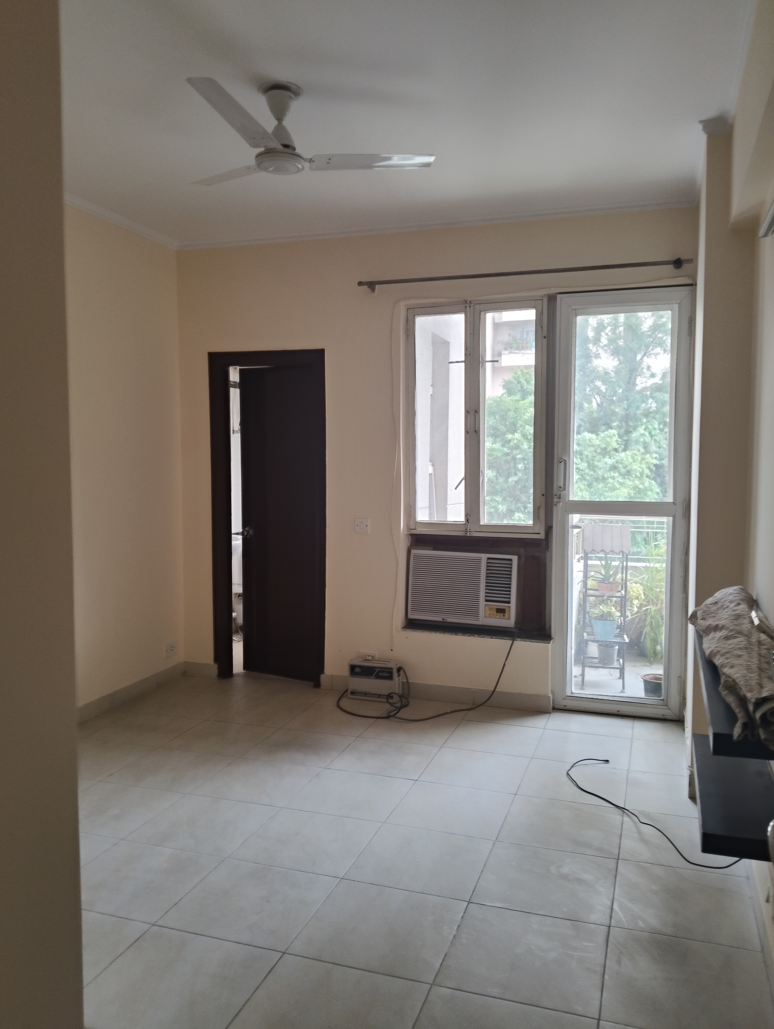 3 BHK + Servant Room Apartment For Rent in Clarion The Legend
