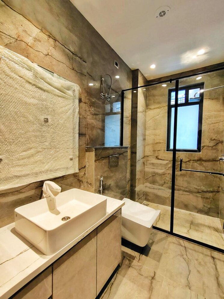 Bathroom, s-s-southend 4 Bedroom 360 Sq.Yd. Builder Floor In Sector 49 Gurgaon 8836842